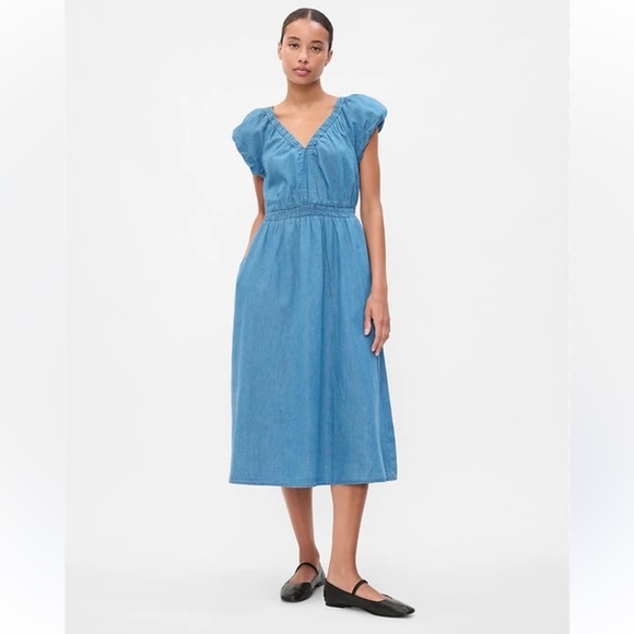 GAP Dresses & Skirts - GAP puff sleeve denim v neck midi dress, NWT sz XS